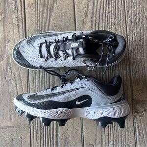 Nike Men Gray and Black Baseball Cleats